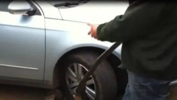 Incident grav la Orăştie. Tânăr lovit cu o rangă de metal în cap