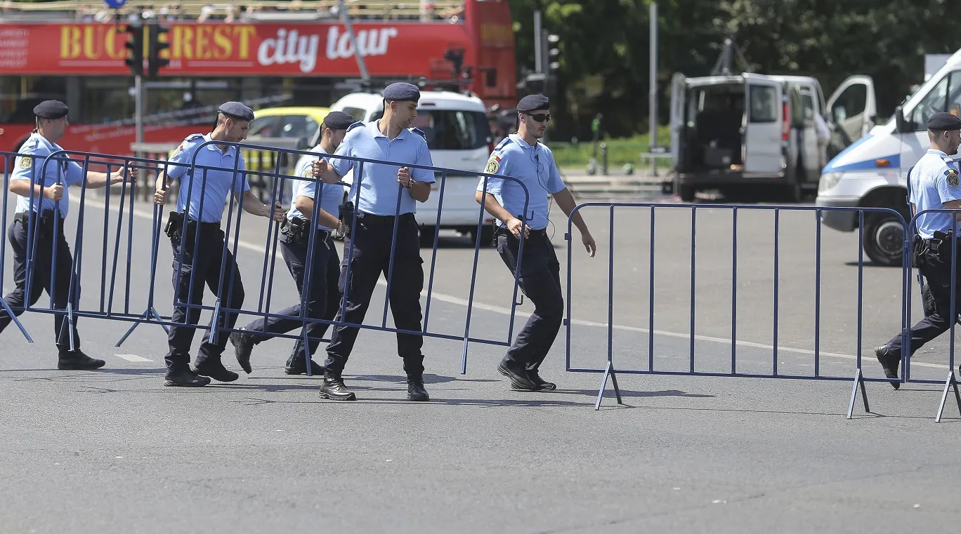 Bărbat, prins cu un cuțit asupra sa în Piața Victoriei
