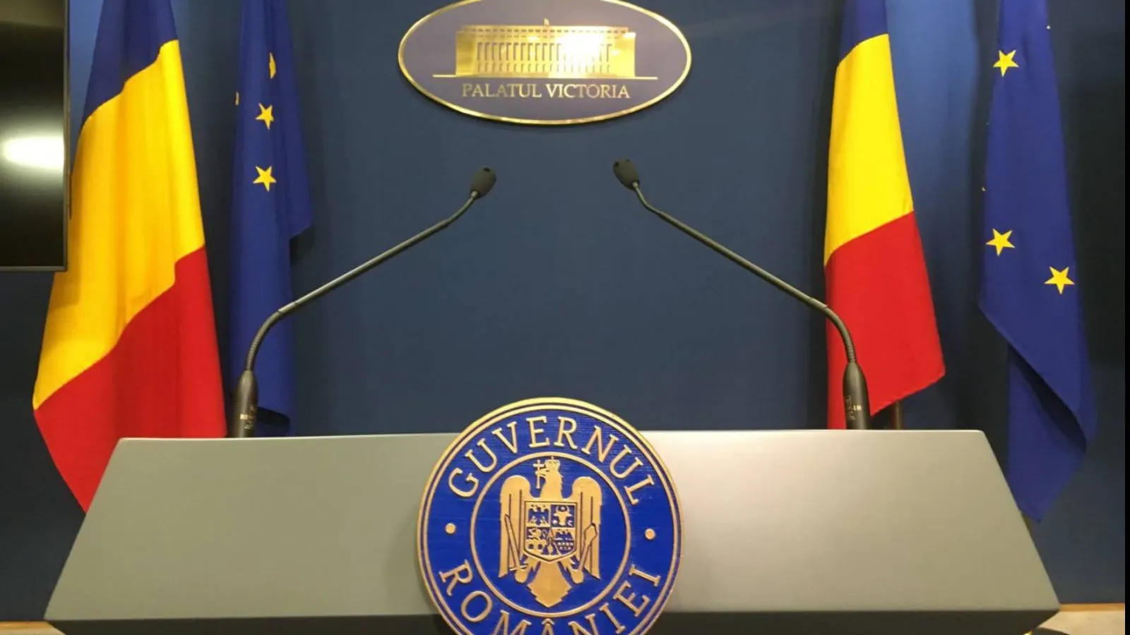 Guvernul vrea să le taie bugetarilor telefoanele mobile. Primarii au sărit ca arși