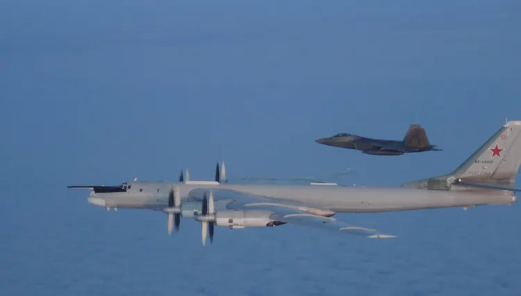 Două bombardiere rusești interceptate de avioanele de vânătoare SUA lângă Alaska
