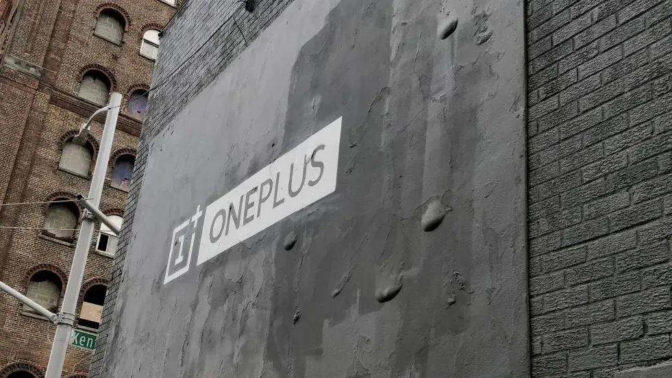Chinezii care au cucerit lumea cu telefoanele lor fac un televizor. Ce are special?