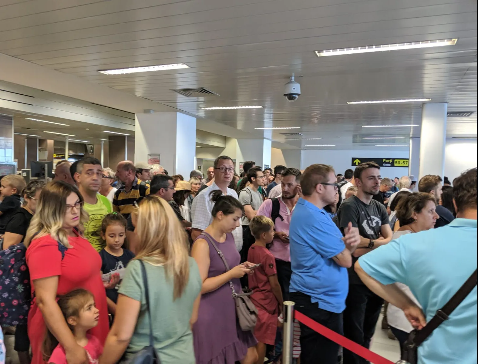 Incident pe Otopeni! Sute de oameni au fost blocați