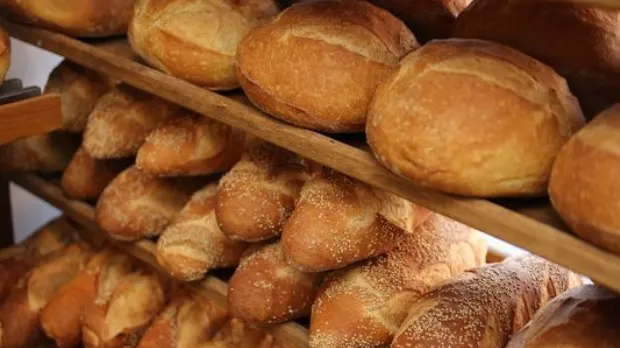 Pâine proaspătă pe raft
