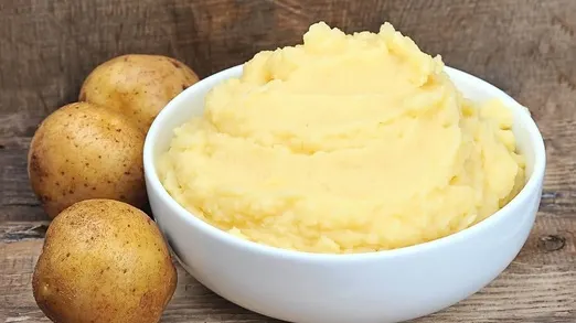 Cum faci cel mai bun piure de cartofi. Un ingredient pe care şi tu îl ai în casă face diferenţa