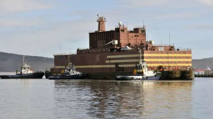 Experiment șocant al Rusiei: un reactor nuclear plutitor în Oceanul Arctic. Un nou Cernobîl?