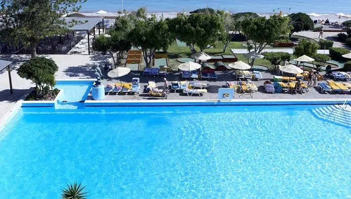 Vacanță cu final tragic. Două surori au murit înecate în piscina hotelului, în Grecia