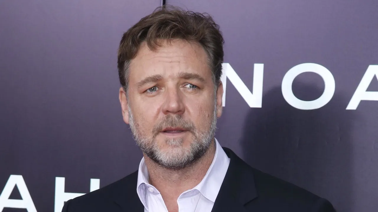 Russell Crowe, look ciudat în cel mai recent film al său