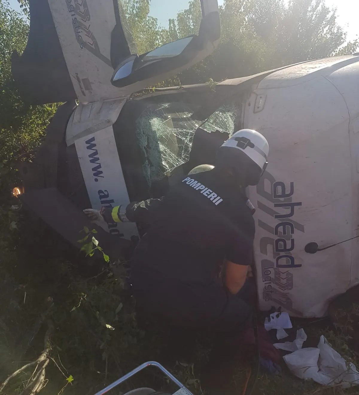 Accident cumplit în Dolj: TIR răsturnat, pe un drum național. Șoferul a murit