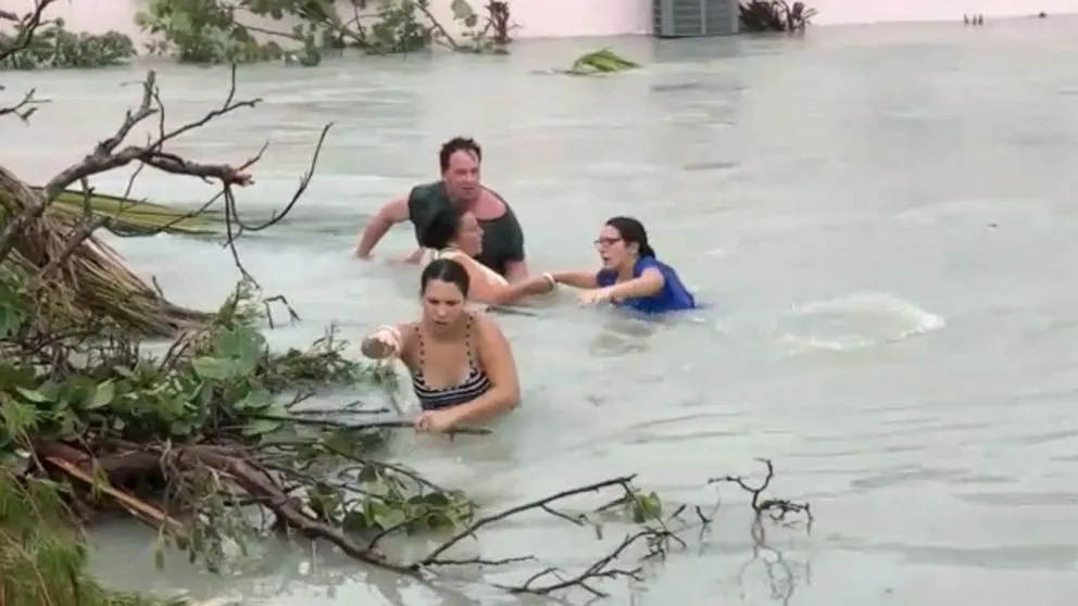 Insula din Bahamas, de 50.000 de locuitori, scufundată aproape în totalitate
