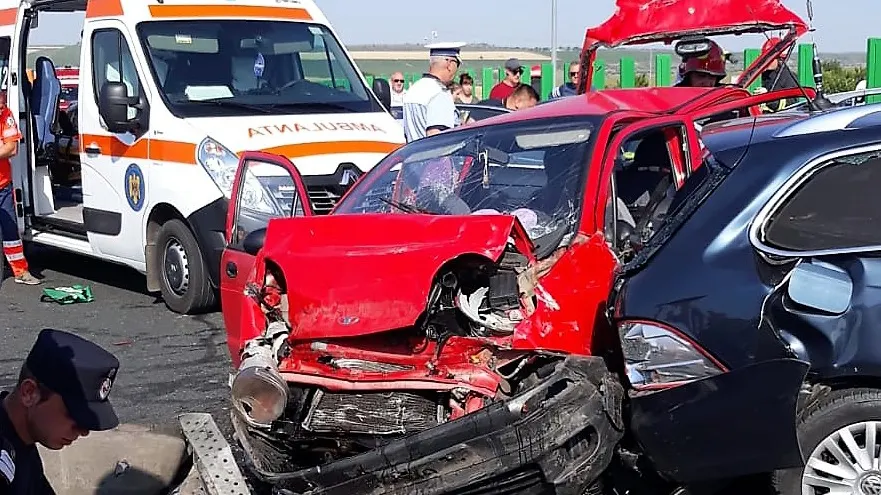 Accident pe A2, pe sensul către Bucureşti: circulaţie întreruptă