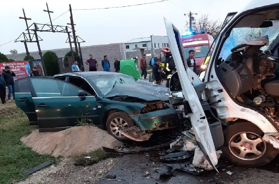 Grav accident în Lugoj: șapte persoane implicate, inclusiv patru copii