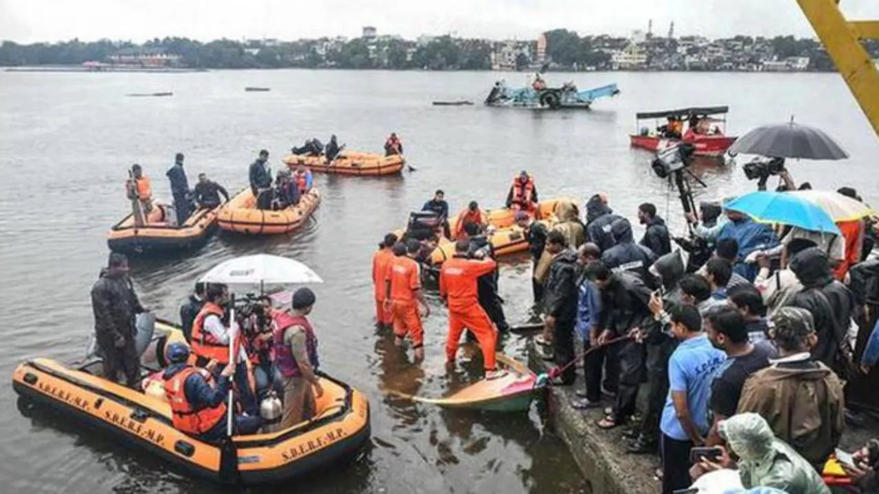 Tragedie pe fluviul Godavari. Zeci de oameni, dispăruți după un naufragiu