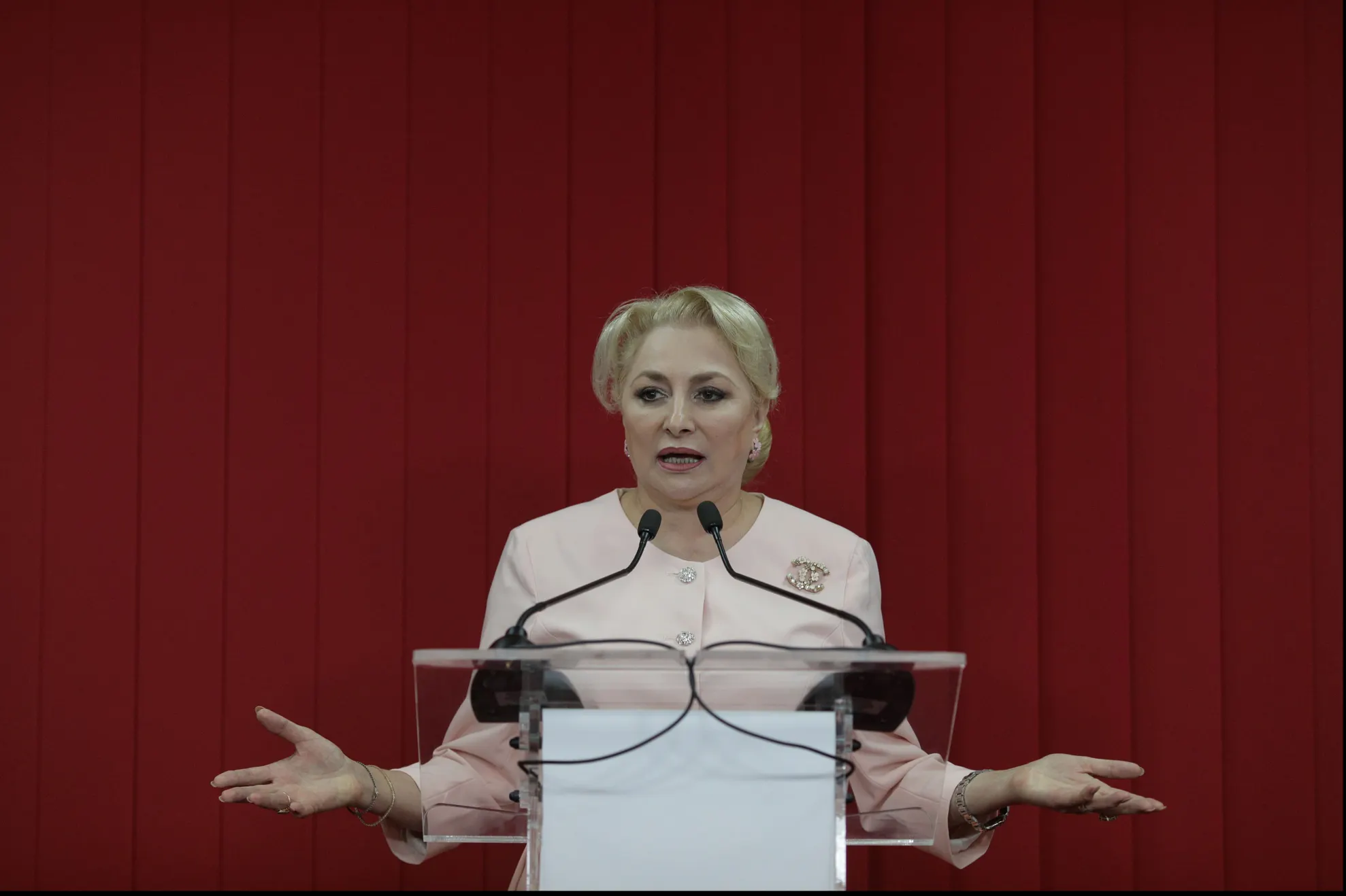 Dăncilă, atac la Orban:"Nu toți parlamentarii stau încolonați în spatele așa-zisului viitor premier"