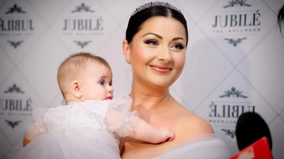 Gabriela Cristea, internată de urgență la spital cu fiica ei