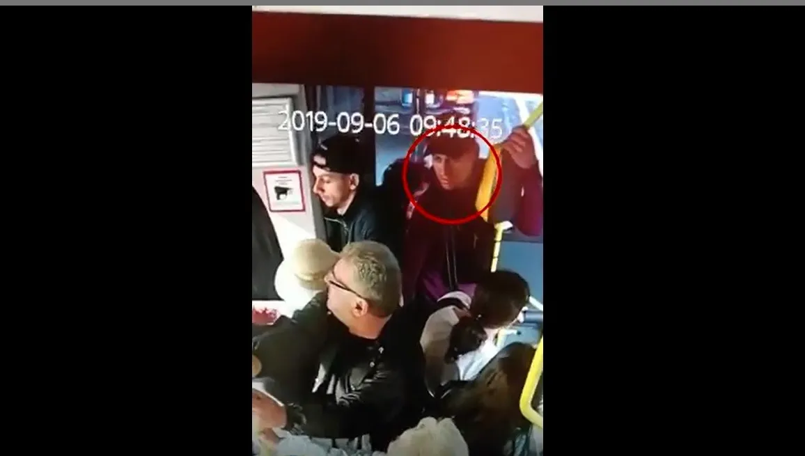 Dacă îl vedeți pe acest bărbat, sunați de urgență la 112!