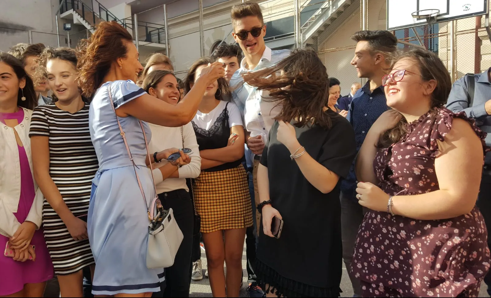Carmen Iohannis, selfie cu elevii, la începutul anului școlar - VIDEO