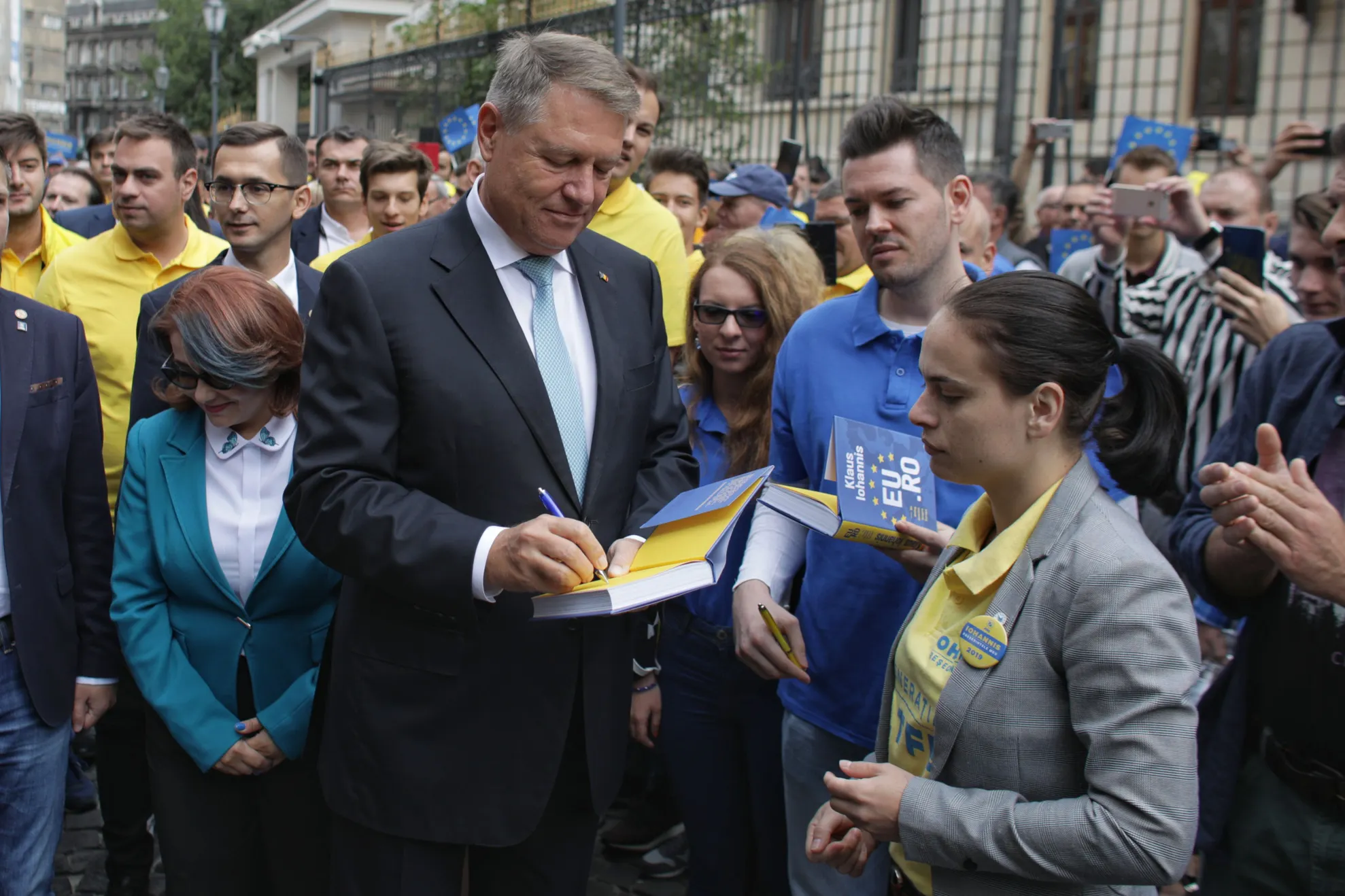 Iohannis își începe campania la Cluj, la Adunarea Regională a organizațiilor PNL Nord-Vest