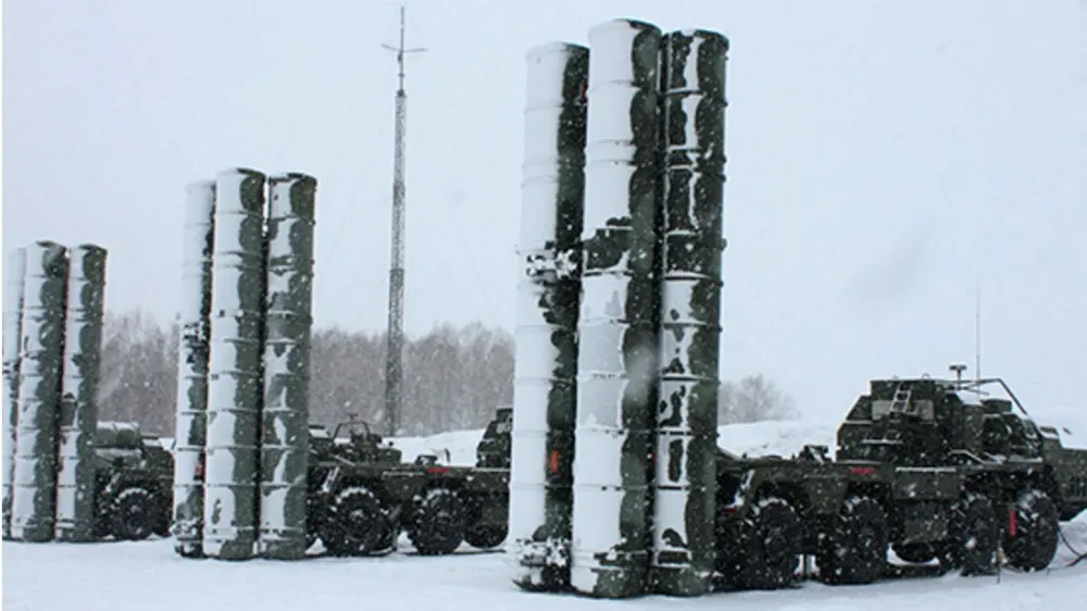 Rusia a desfășurat sisteme de rachete S-400 în Arctica