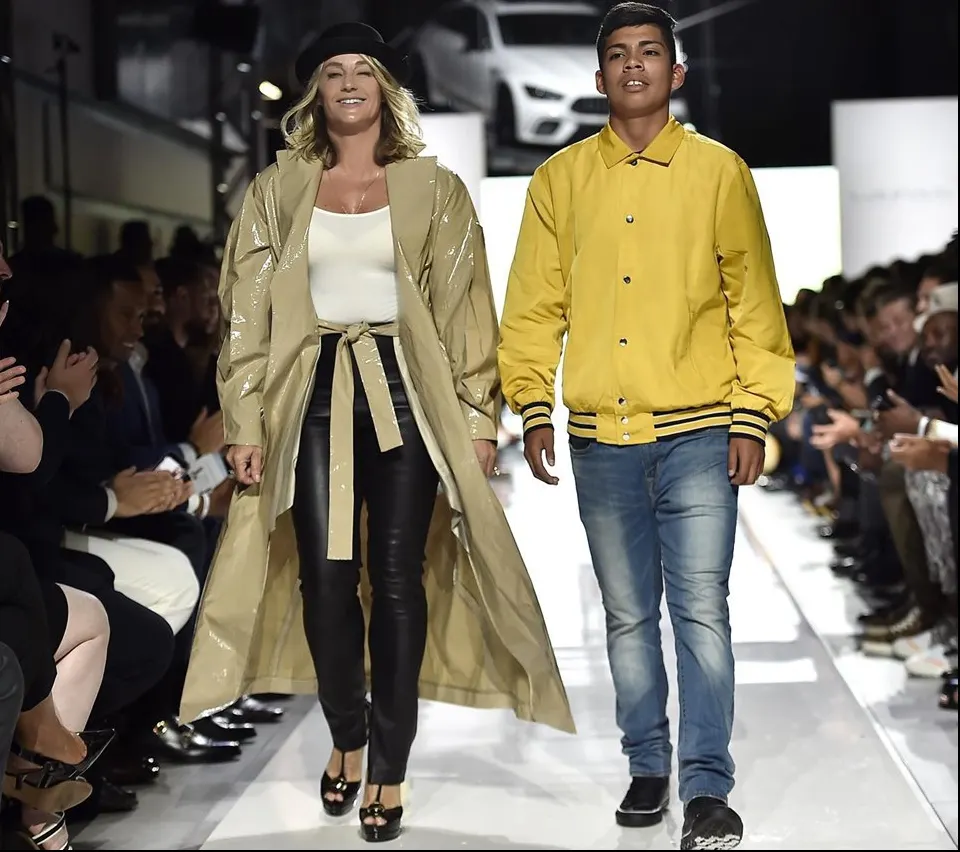 Nadia Comăneci, apariție pe podium la săptămâna modei de la New York