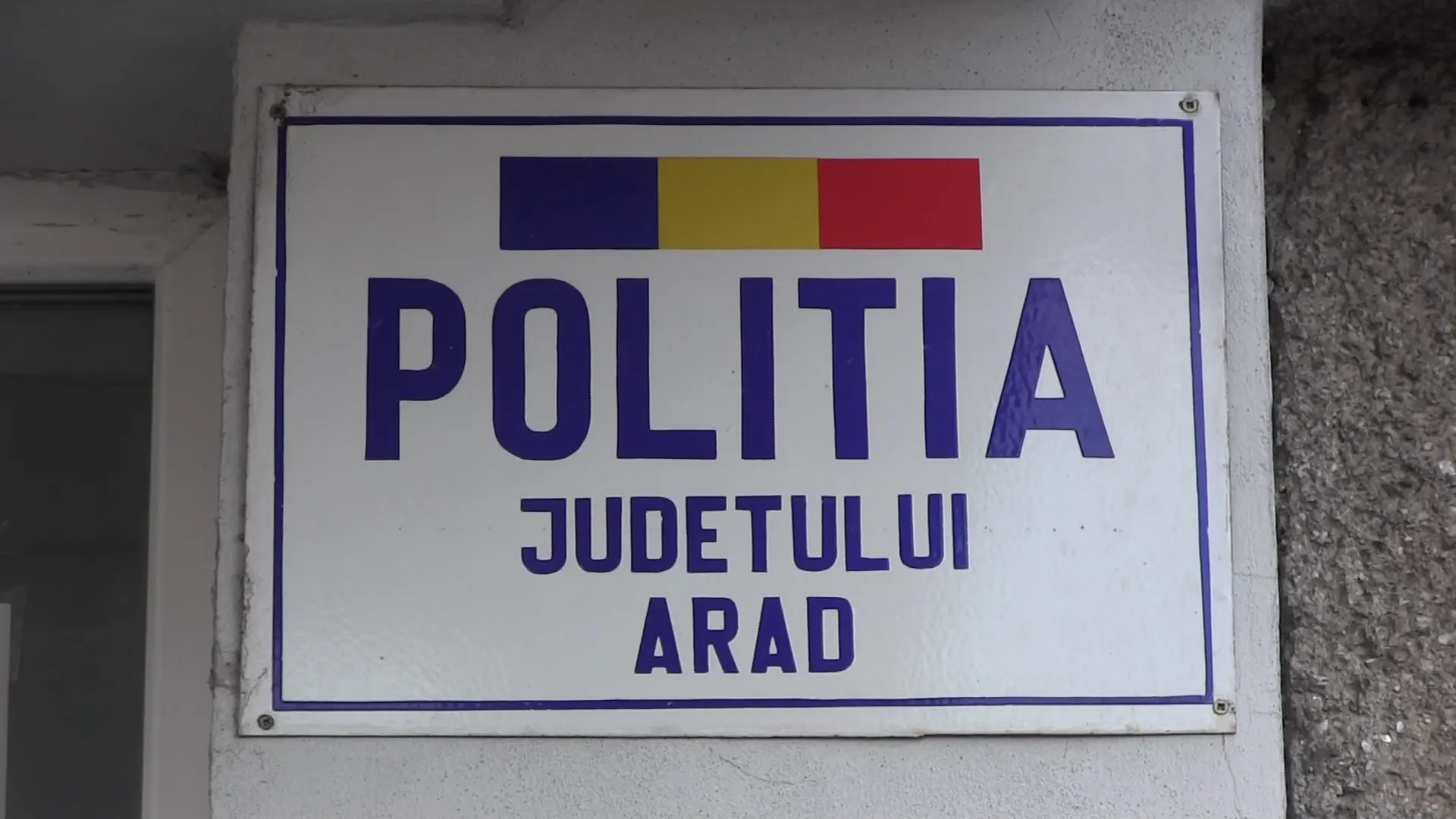 Braconieri, opriți de către polițiști cu focuri de armă. Ce au găsit agenții în mașina suspecților