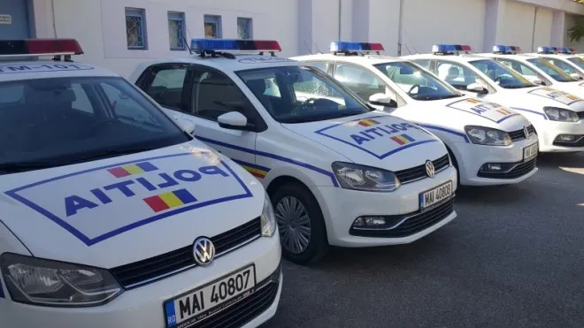 Un bărbat lovește din senin femeile pe stradă. Poliția Capitalei cere ajutorul populației