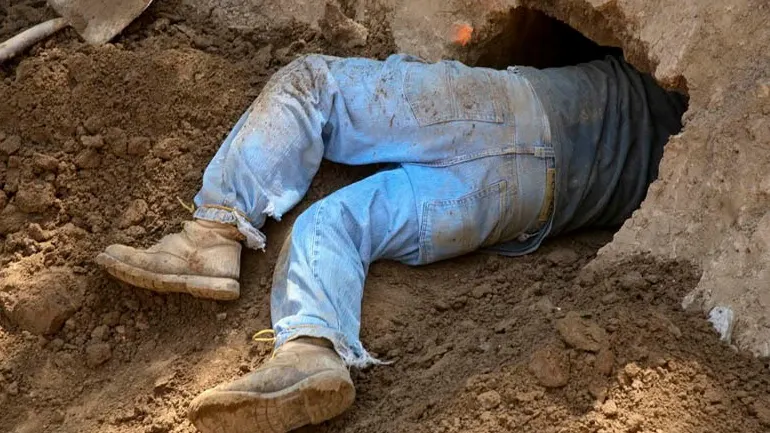A început să-şi renoveze casa, dar, când a dărâmat un perete, a îngheţat! Ce era în spate