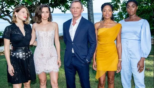A ascuns o cameră video în toaleta femeilor la filmările James Bond. Scandal uriaș