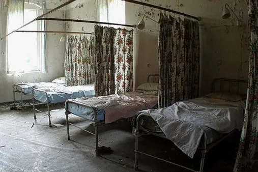 Zeci de pacienți fără discernământ dintr-un spital de psihiatrie, din Brașov, folosiți drept COBAI 