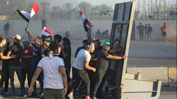 Peste 100 de morți în protestele din Irak