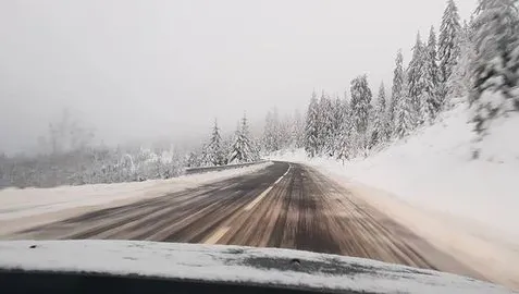 Strat de 10 centimetri de zăpadă în România