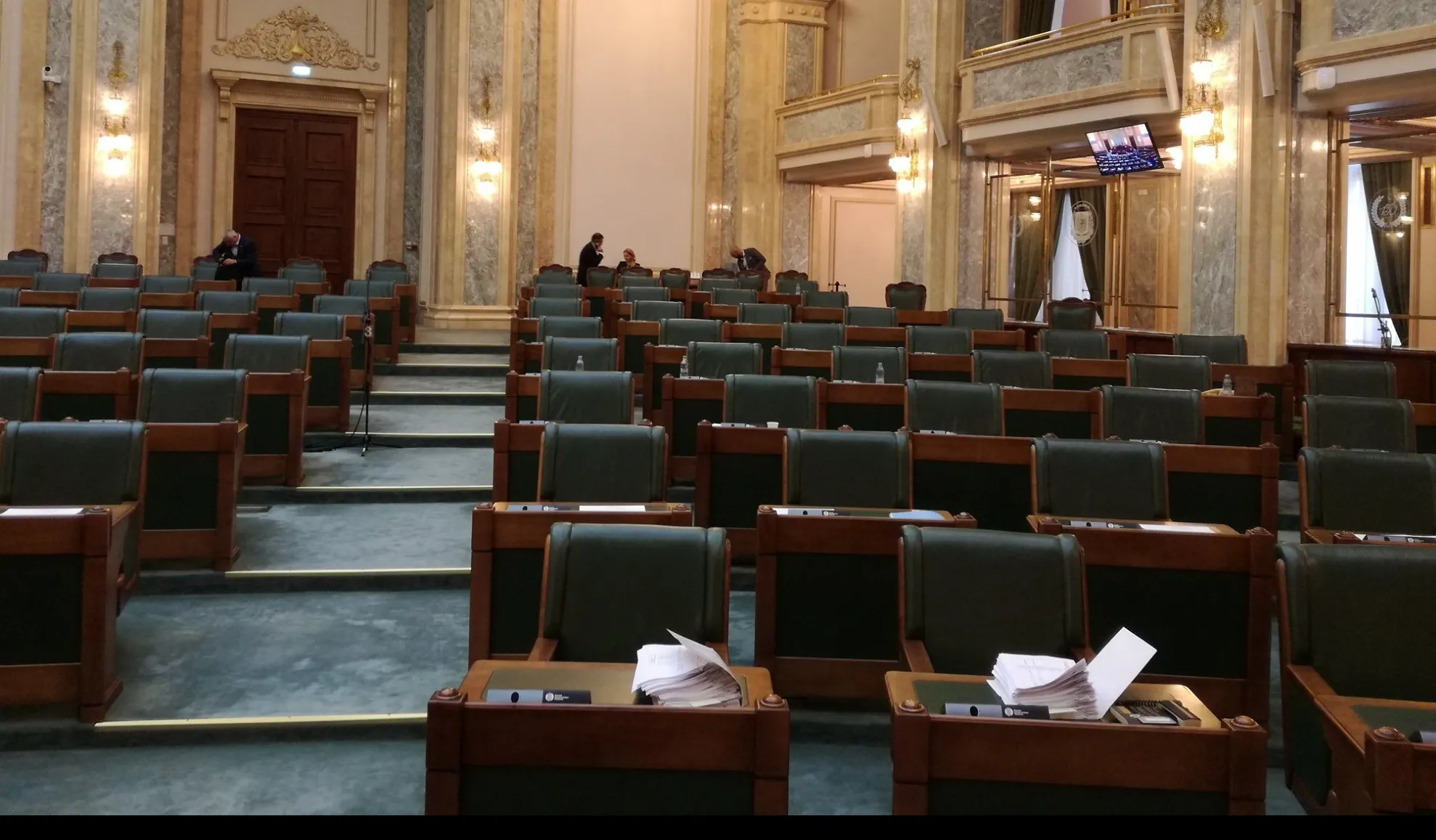Moțiunea are șanse să treacă! PSD a părăsit plenul Senatului după ce mai multe legi au fost respinse