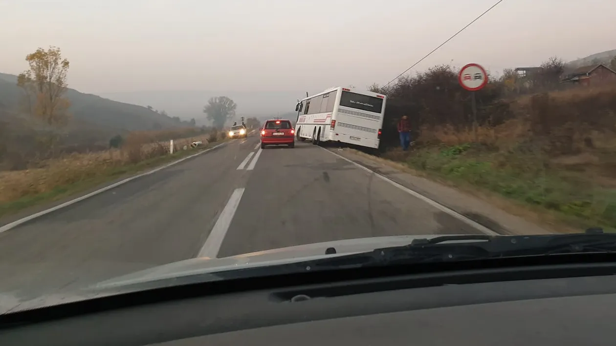Autobuz cu 40 de pasageri implicat într-un accident rutier în Cluj