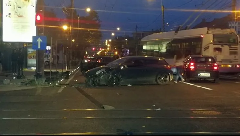 Bărbat lovit MORTAL de o mașină pe trecerea de pietoni