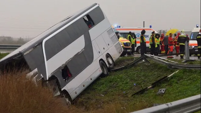 Un autocar cu 46 de persoane, la un pas de tragedie în județul Galați
