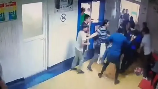 O infirmieră de la Urgențe a fost pălmuită de un pacient nemulțumit