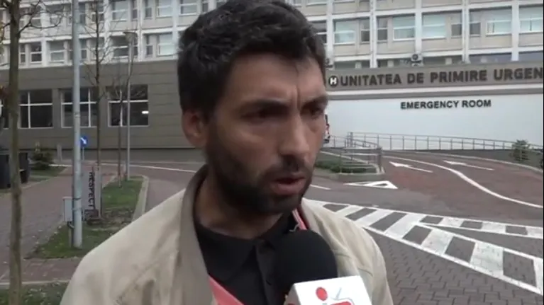 O fetiță grav rănită la școală a fost abandonată de profesori acasă, în absența părinților
