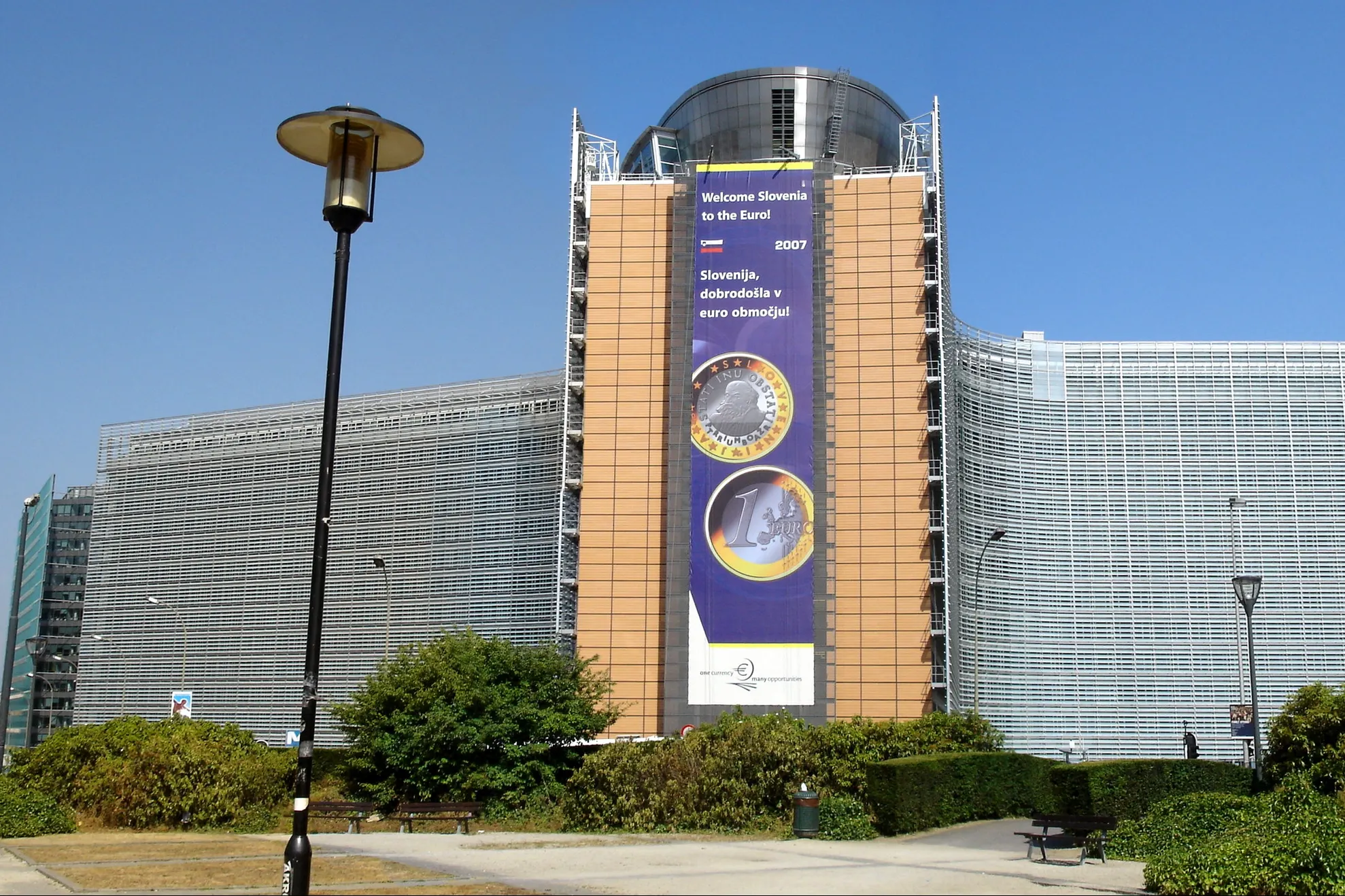 Prima reacție din Comisia Europeană pe MCV: Păstrați independența justiției și a sistemului judiciar