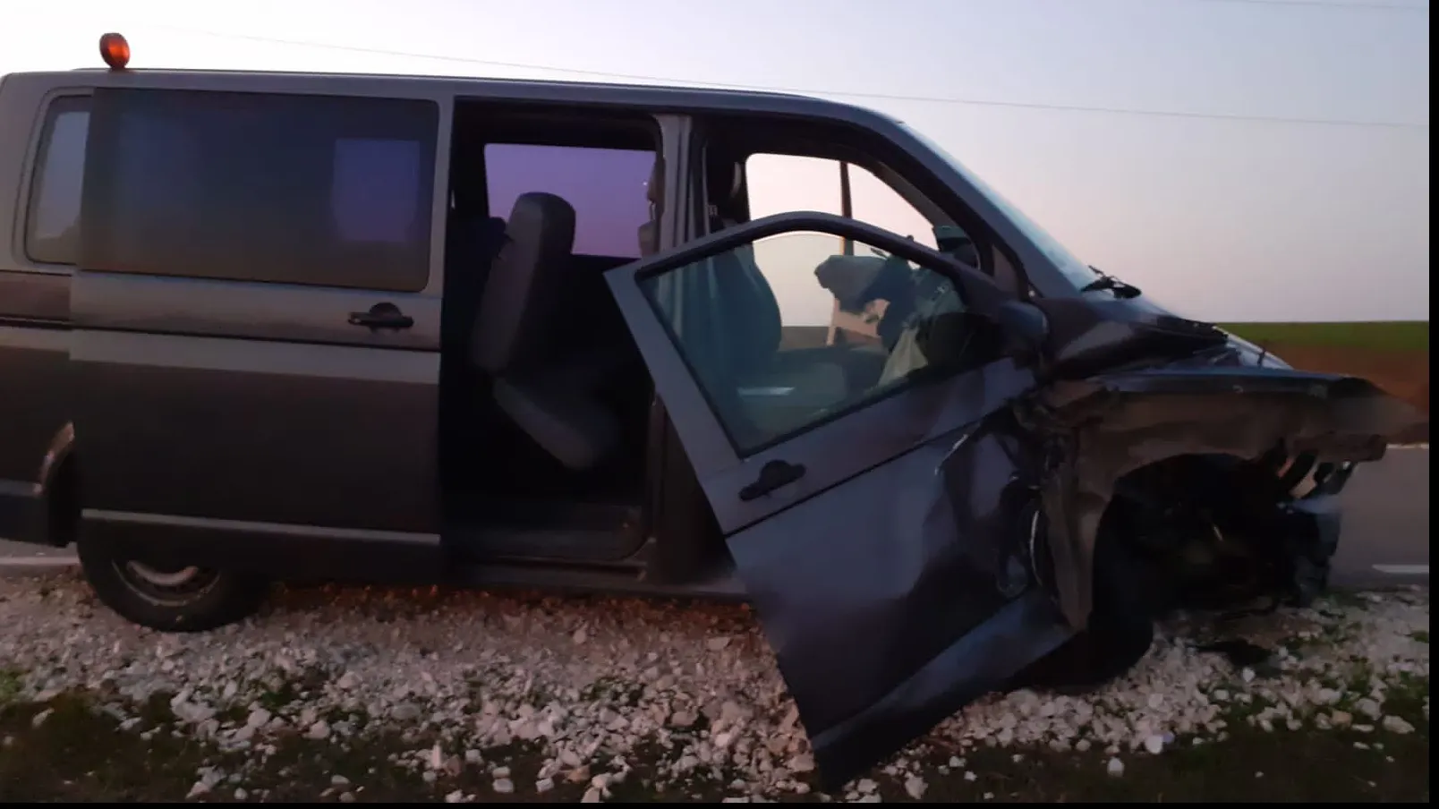 Șapte răniți în urma unui accident rutier! În microbuzul lovit se aflau minori