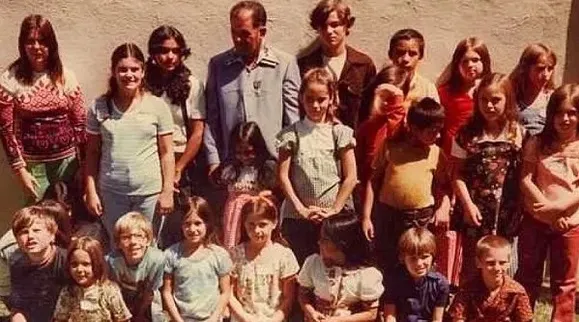 Povestea terifiantă a MONSTRULUI care a îngropat DE VII 26 de copii. După 40 de ani, a urmat alt șoc