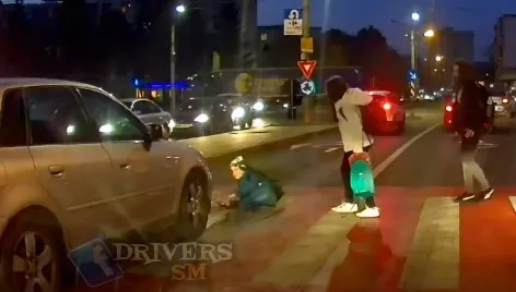 Copil lovit de mașină pe o trecere de pietoni