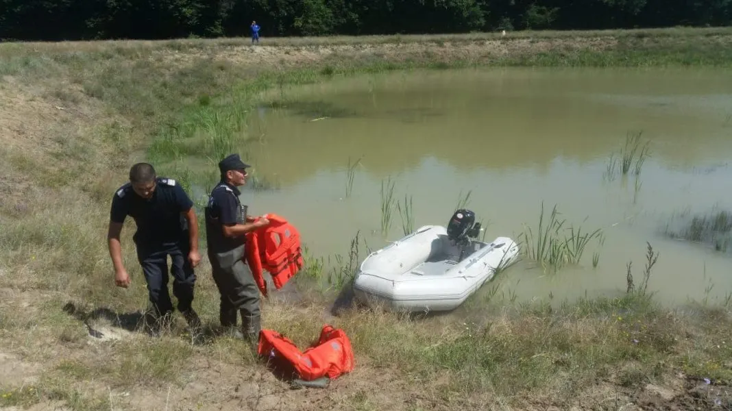 Descoperire macabră, la Argeș: trupul unui bătrân dat dispărut, găsit într-un canal de scurgere