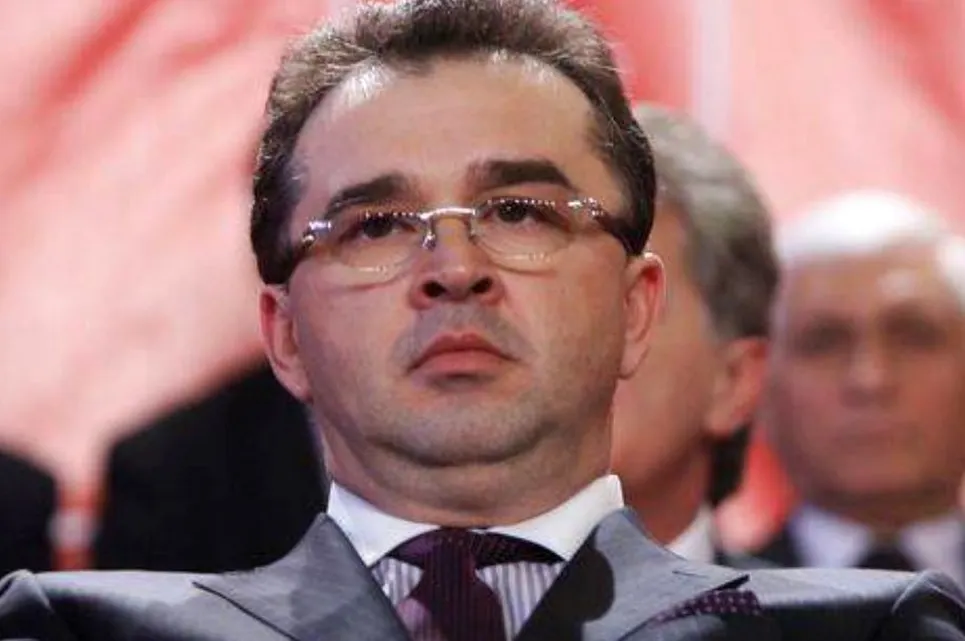 Baronul Oprișan, luat peste picior la el acasă. Fotografia care a devenit virală