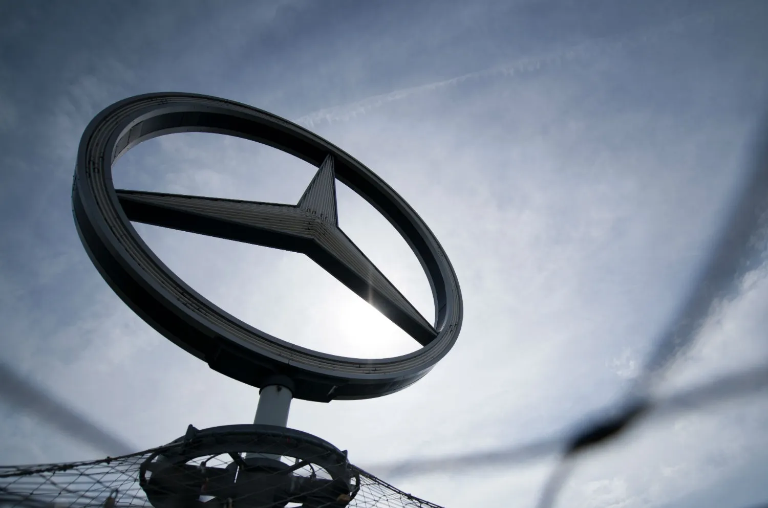 Mercedes încearcă să dreagă busuiocul românește