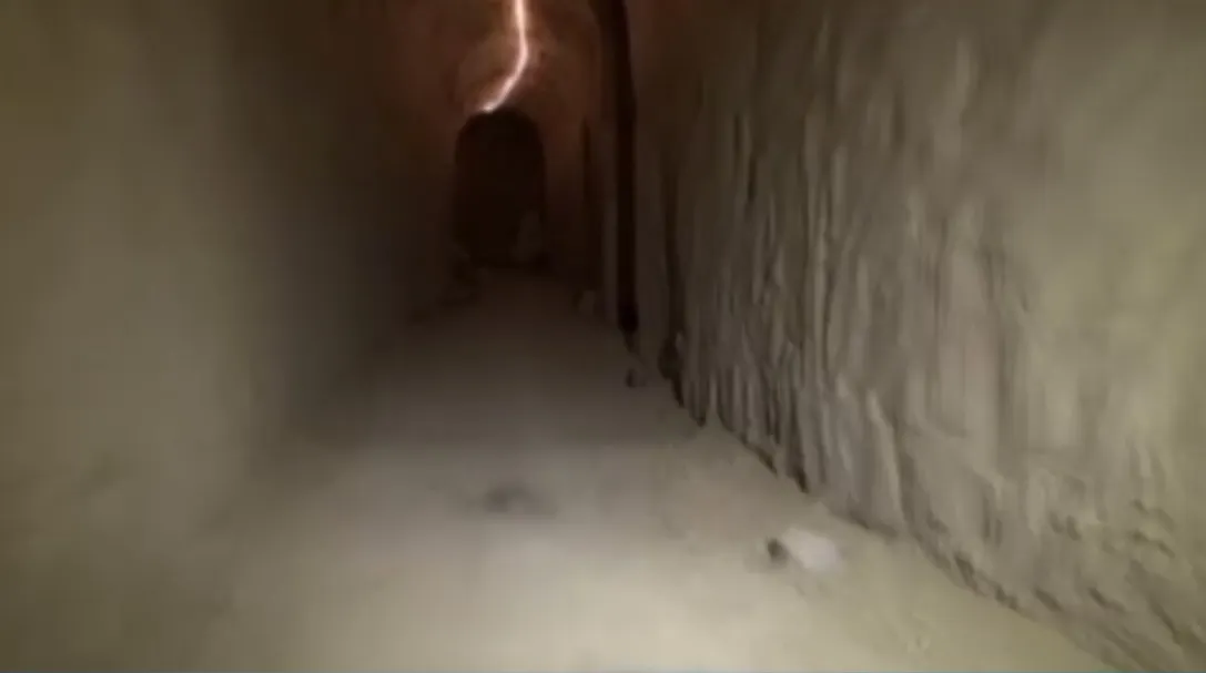 Descoperire uimitoare. A săpat 5 ani un tunel, iar polițiștii s-au îngrozit. Ce ascundea