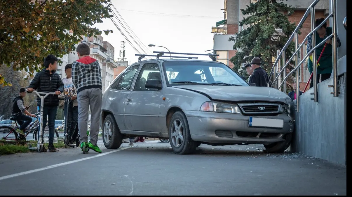 Un şofer a murit în timp ce conducea