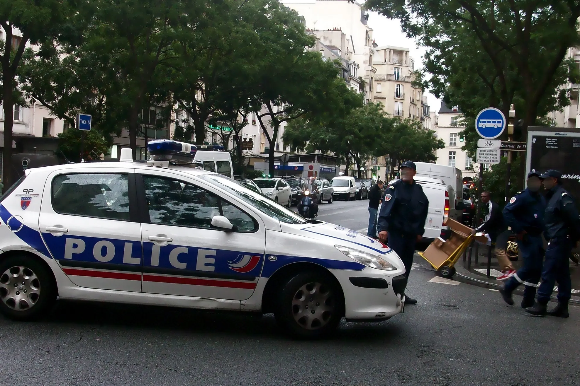 Patru poliţişti, ucişi într-un atac cu cuţitul în Prefectura Poliţiei din Paris