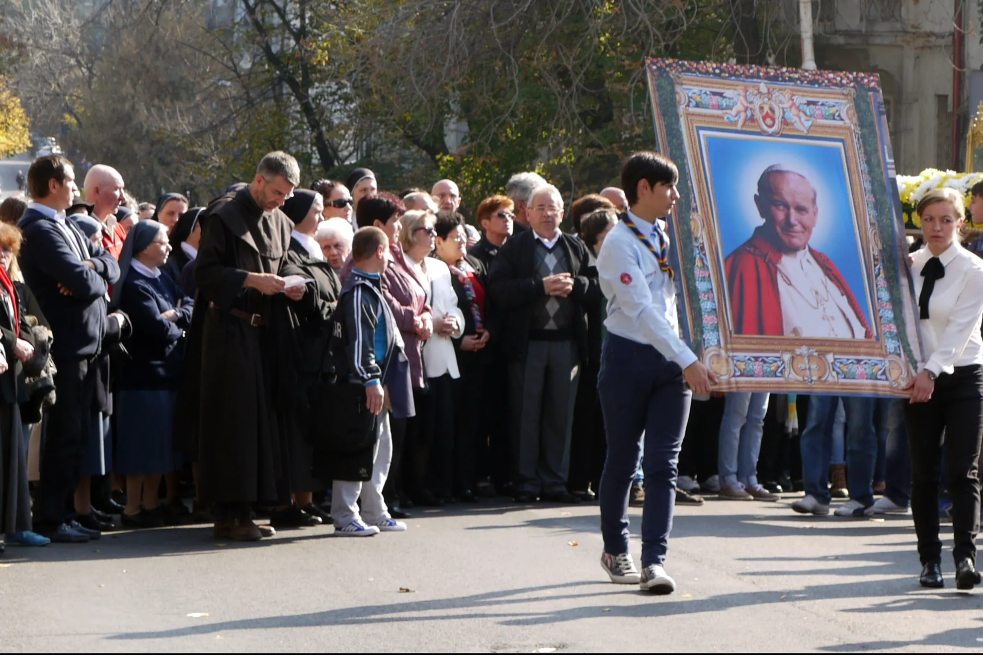 Relicva Papei Ioan Paul al II-lea, la București. Procesiune uriașă în weekend