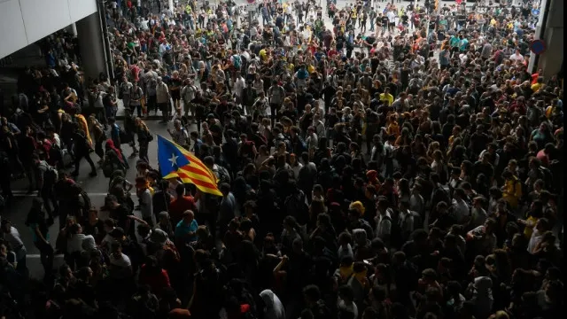 Violențe la Barcelona după condamnarea liderilor separatiști catalani