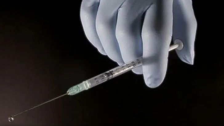 Două femei le-au injectat soţilor un ser anti-alcool, după o noapte de beţie. Ce a urmat e ŞOC!