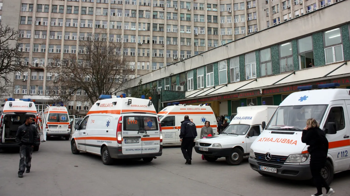 Scene șocant la Spitalul Județean Craiova. Agent de pază, bătut de tatăl unui pacient